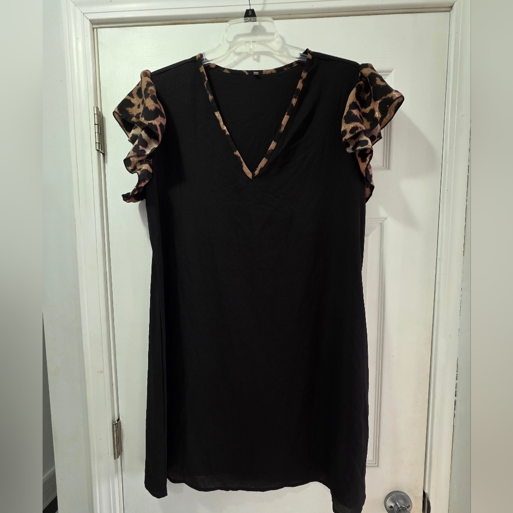 Black Dress with Leopard Ruffle Sleeves. XXL. New.